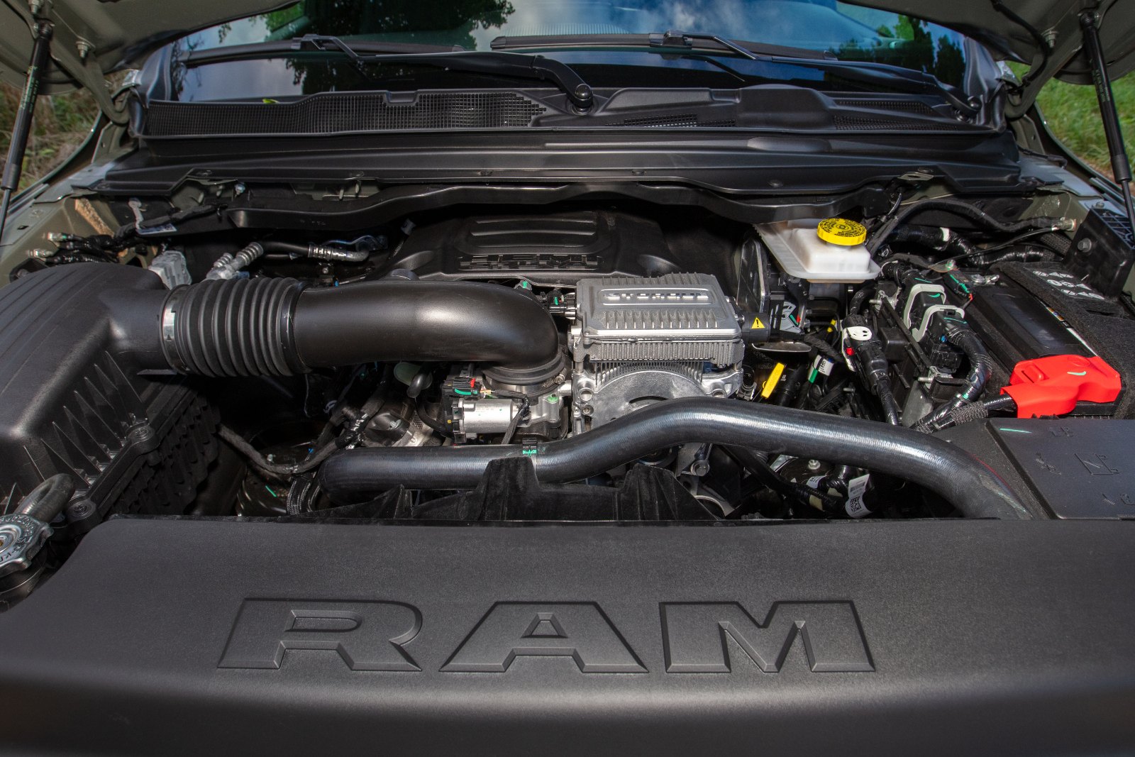 5,7-Liter-Hemi-V8 im Motorraum des Ram 1500