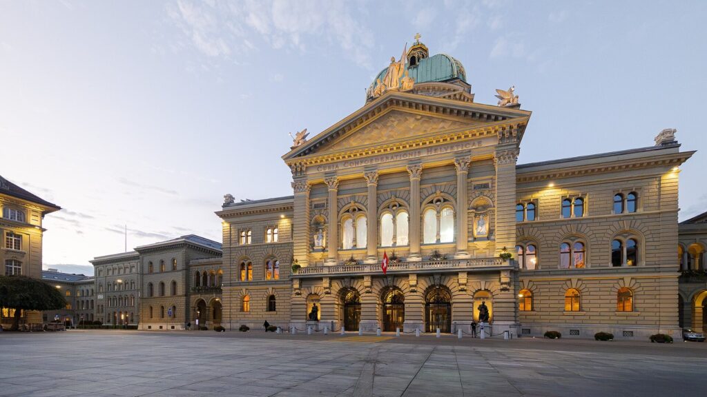 Nordfassade des Bundeshauses in Bern im Morgenlicht