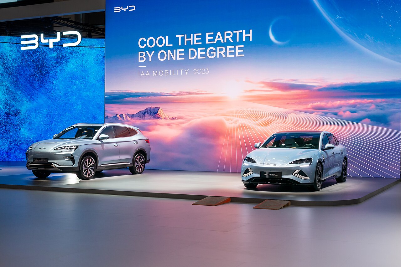 BYD-Stand am IAA Summit 2023 in München
