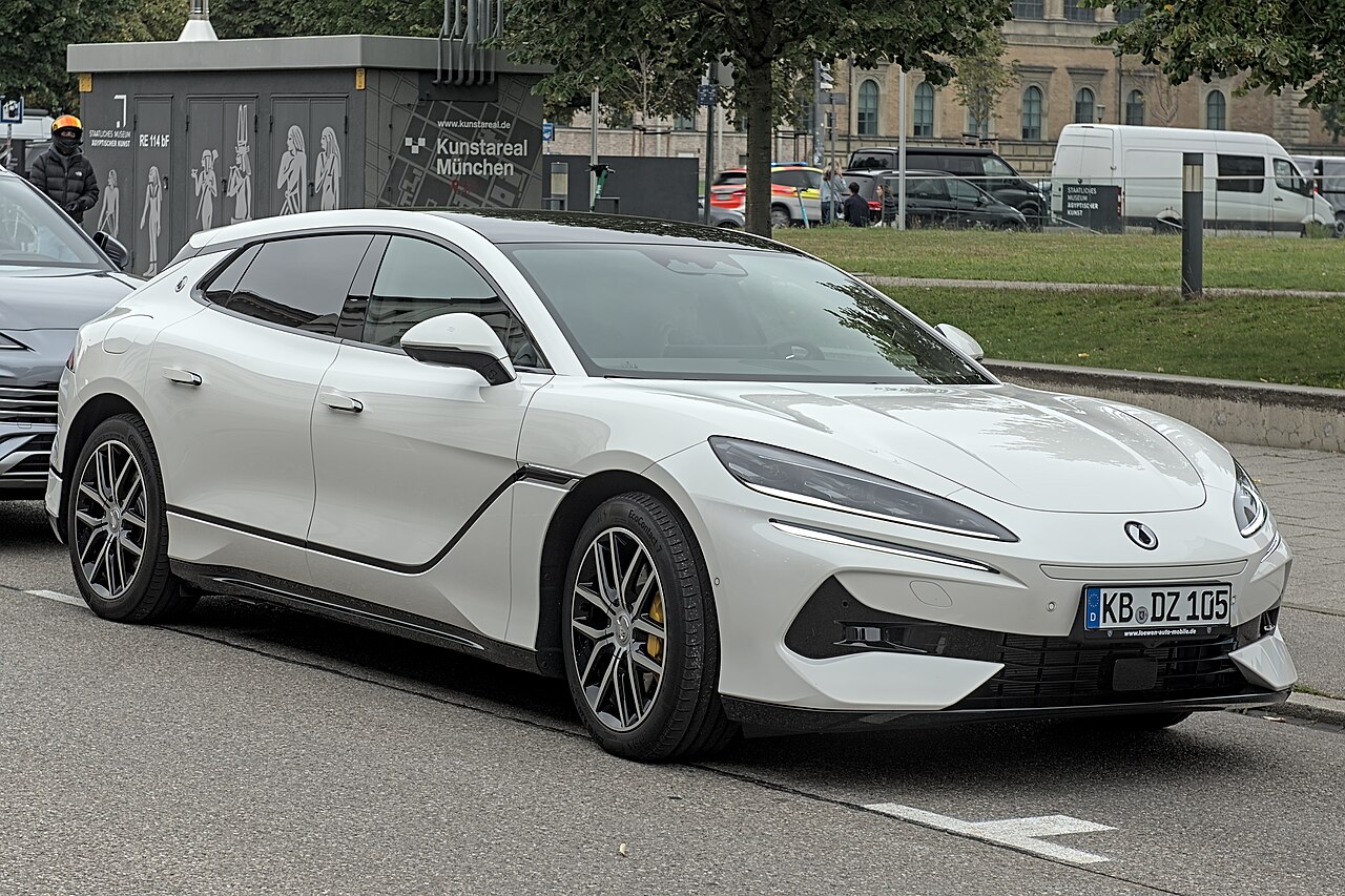 Denza Z9 GT Seitenansicht