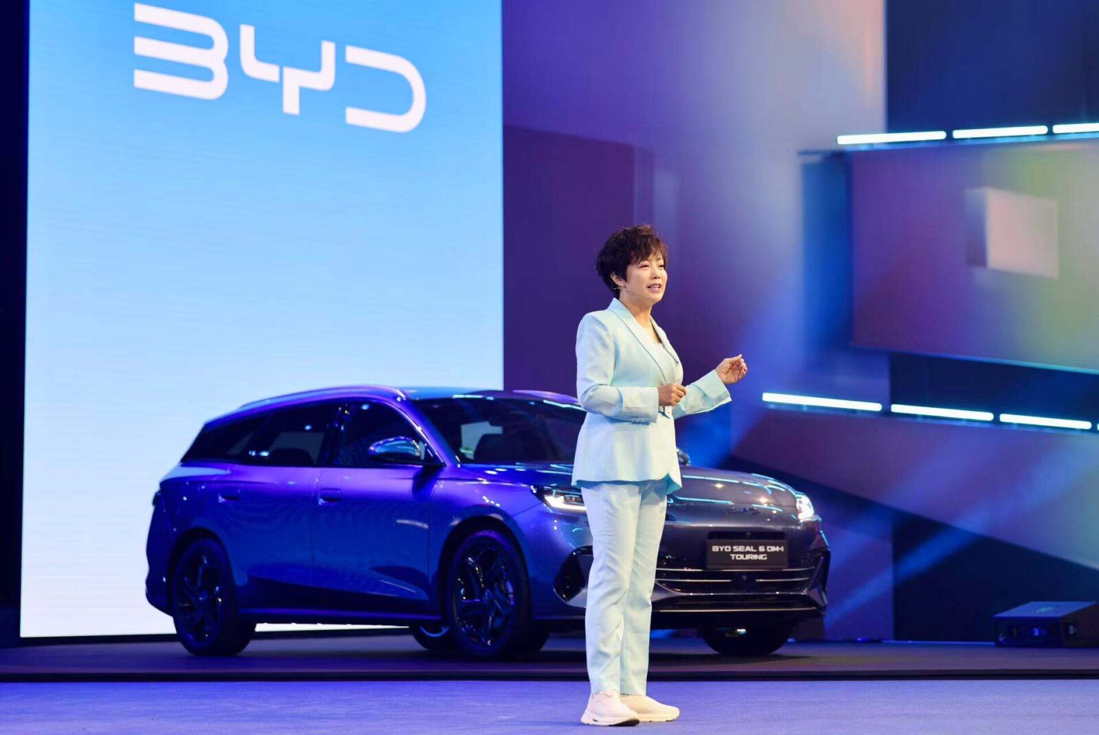 Stella Li an der IAA 2025
