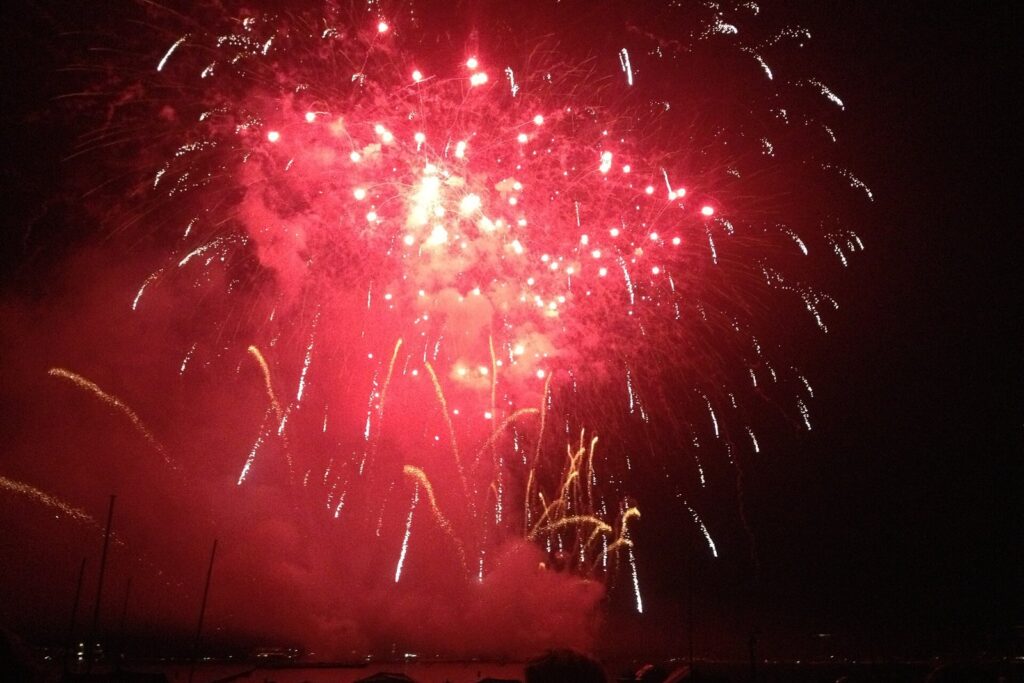 Rotes Grossfeuerwerk am Zürifäscht