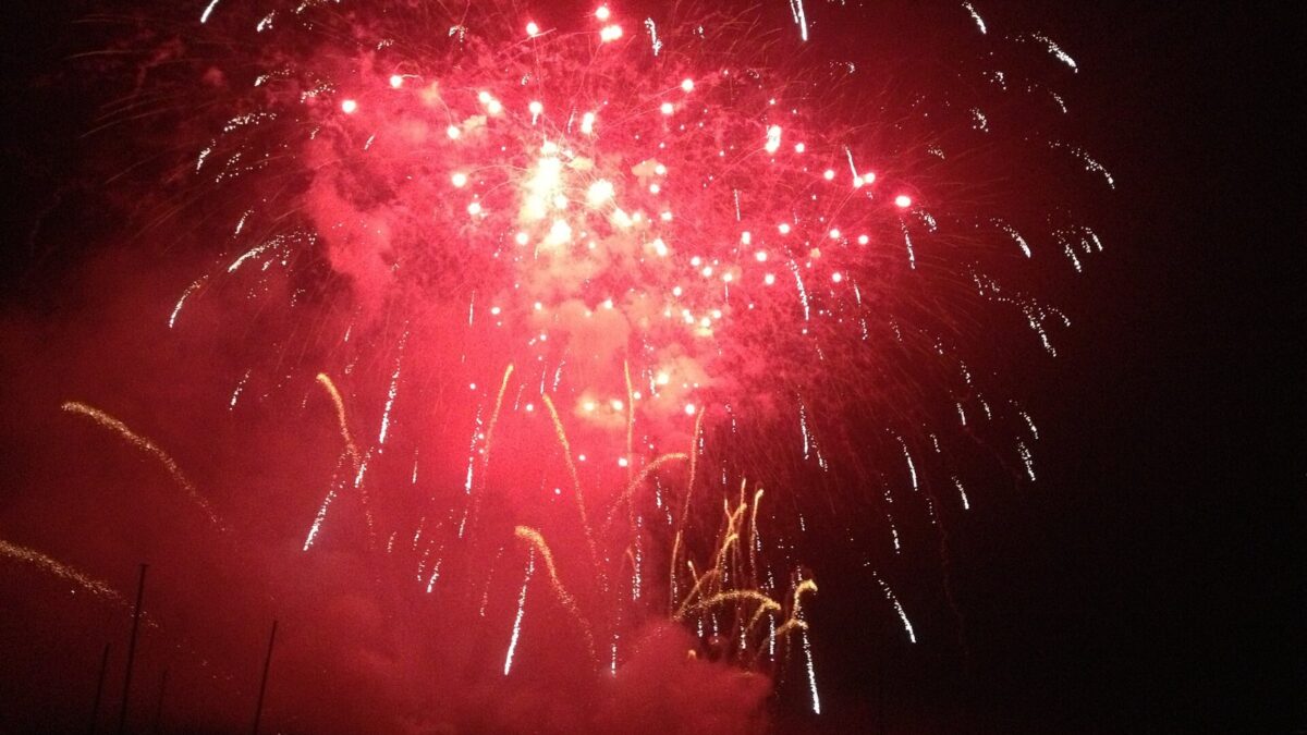 Rotes Grossfeuerwerk am Zürifäscht