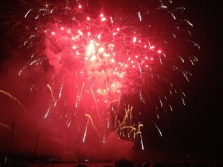 Rotes Grossfeuerwerk am Zürifäscht
