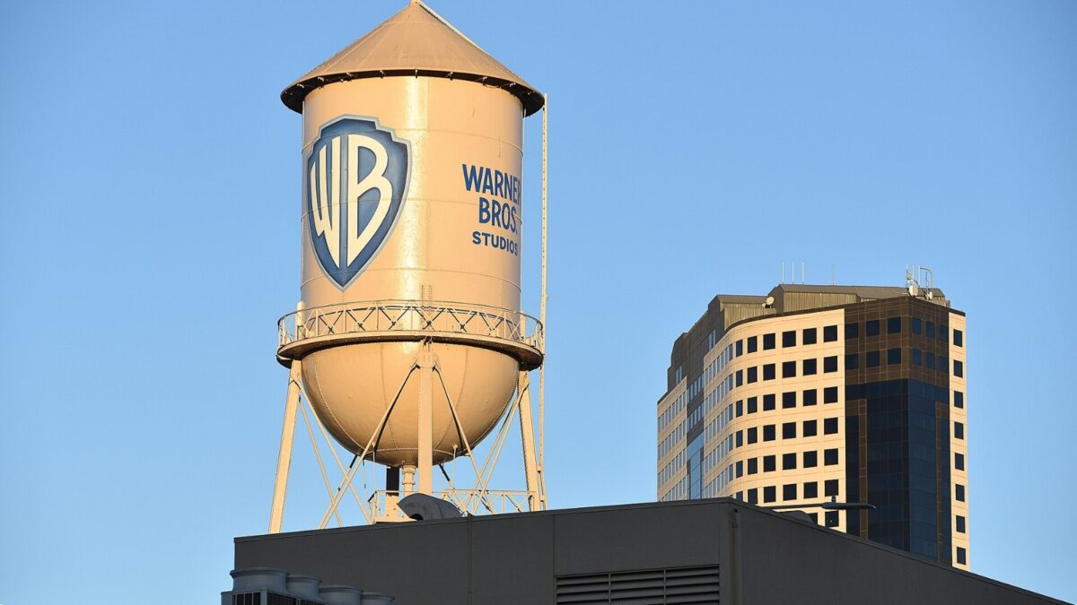 Der Wasserturm auf dem Studiogelände von Warner Bros. in Burbank, Kalifornien