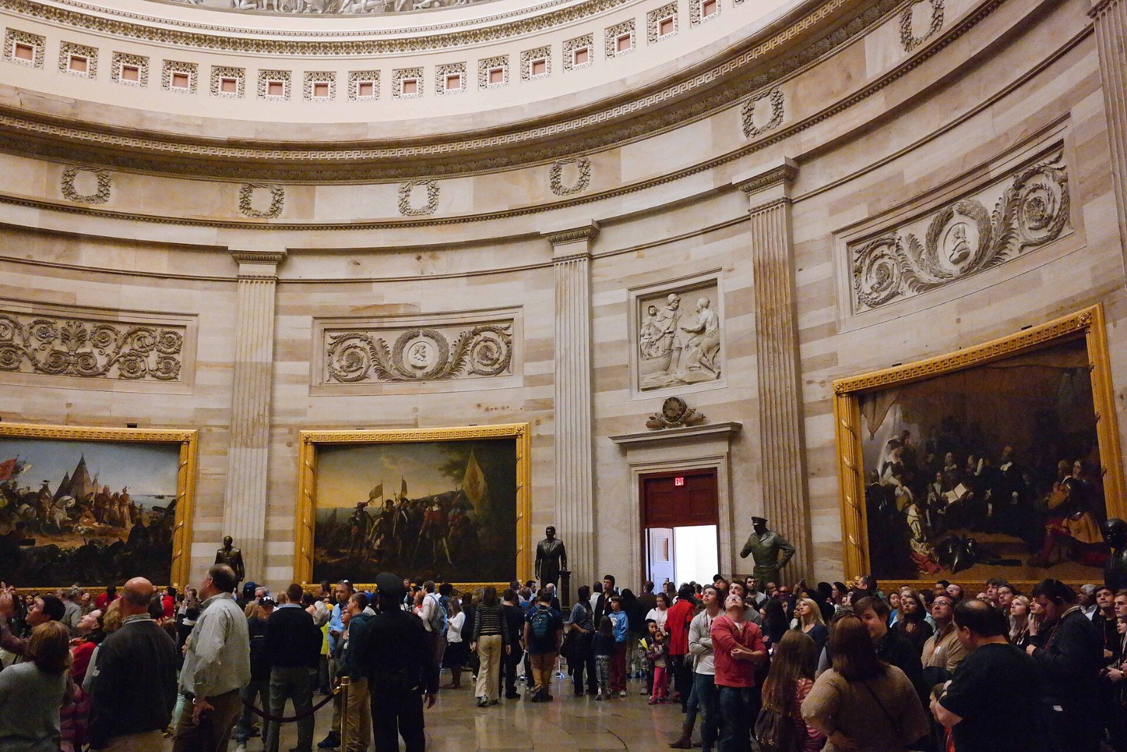 Besucher in der Rotunde des Kapitols in Washington