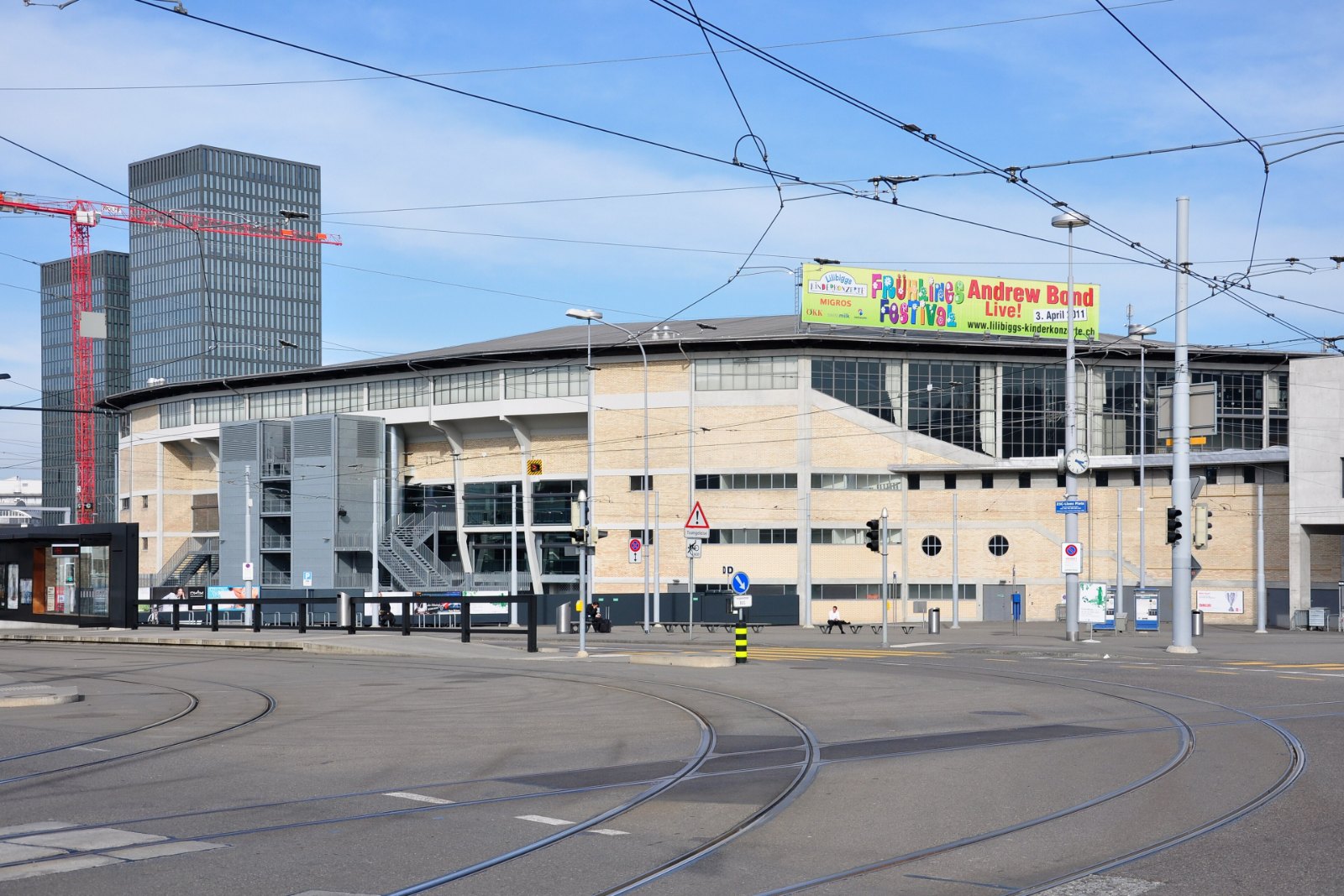 Aussenansicht des Hallenstadions in Zürich-Oerlikon